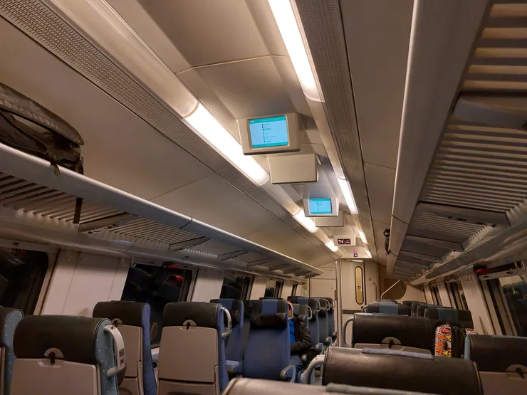 聖誕老人列車的座位環境。