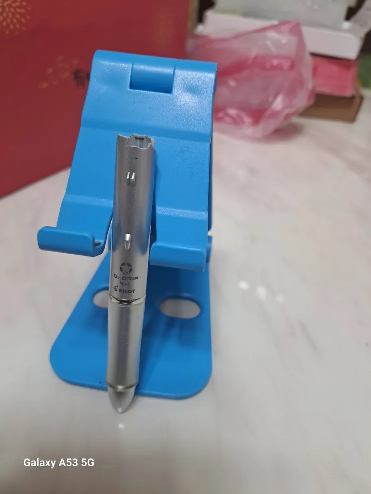 圖一：多色筆套頭被撞擊斷失
