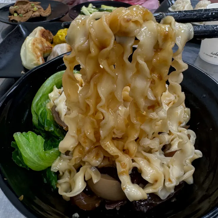 蒜味金蔥 刀削麵