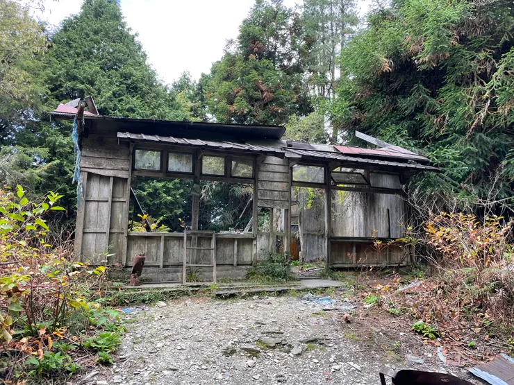廢棄工寮
