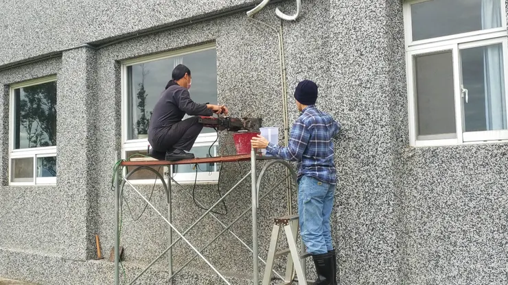 水電師傅在洗洞