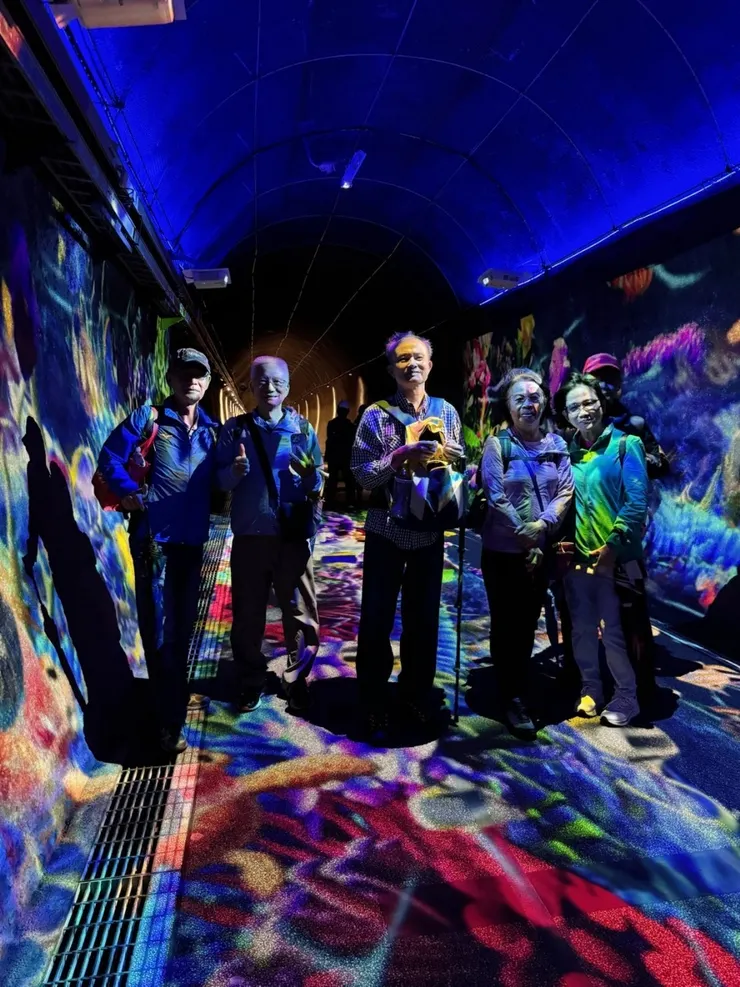 隧道內的光影魔幻空間