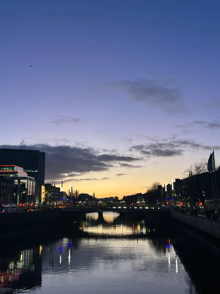 都柏林城市街景 ( Joy 拍攝於 River Liffey )