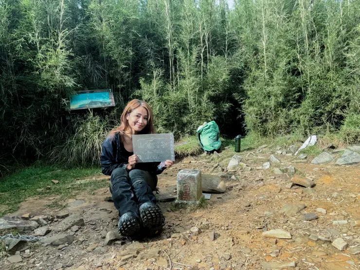 一個人就是要辛苦一點喬各個角度的自拍😌