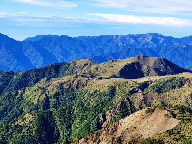 南大水窟山與大水窟山屋