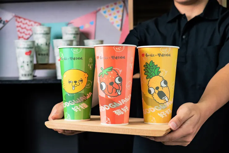 圖說：吉佬變身水果、情境諧音杯，是拍照打卡的最佳選擇，讓粉絲將好心情帶著走。（資料來源：清心福全）