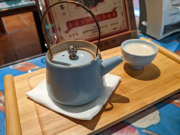 阿里山鮮奶茶，茶香溫和順口