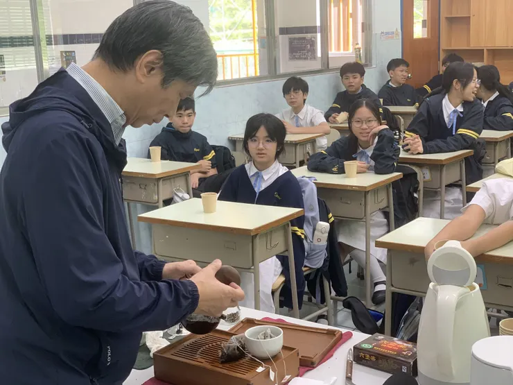 學生體驗茶藝之美