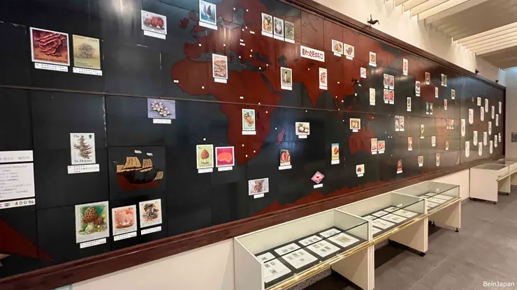 菇菇郵票特展，大圖展示全世界的菇類郵票分布