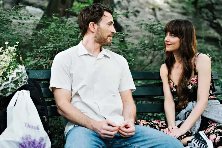 當我們把自己與他人視為可被改良、推銷與交易的商品時,會失去了真正的情感連結所需的人性核心。來源:《天作之合》劇照