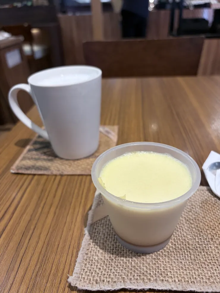 植入後第一個下午茶，熱牛奶和布丁，想喝手沖咖啡（列入清單