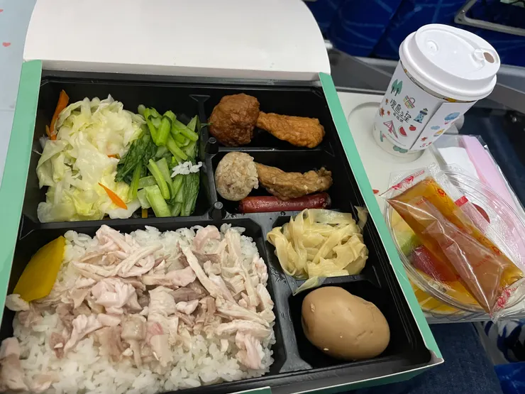 晚餐雞肉飯超豐盛！