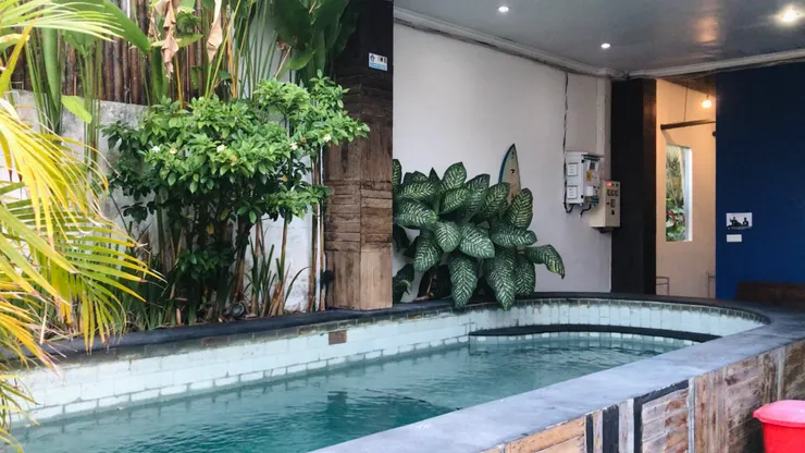 Draper House 櫃台旁可愛的泳池