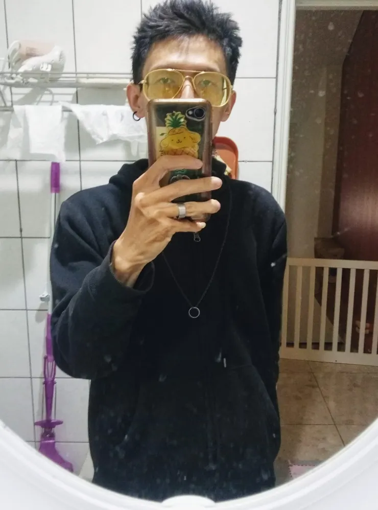 剛剪完頭髮的地方小妹(2021年)