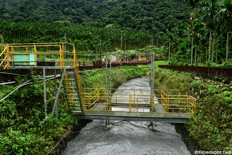水橋西端的明渠是從武界壩到日月潭途中唯一露出地面的路段