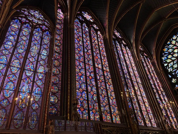 每一扇窗訴說的故事都不同，可以靜靜欣賞好久