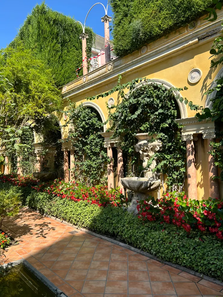 羅斯柴爾德花園別墅的西班牙式花園 | photo by the author