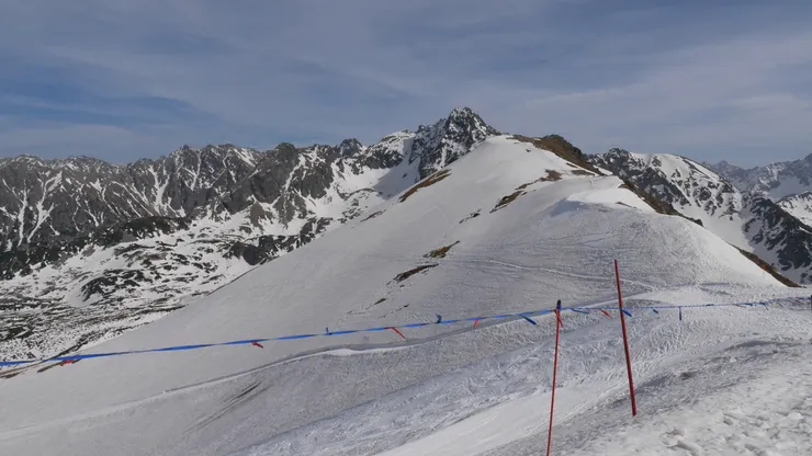 繼續往前走到一個三角叉路處