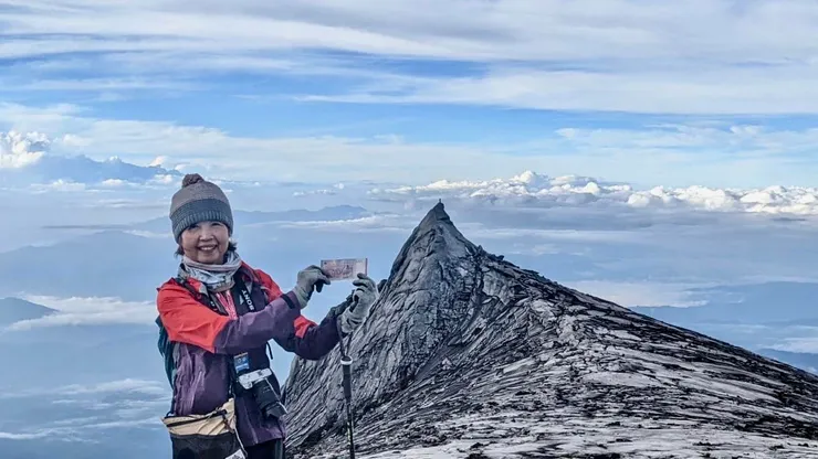 印在鈔票上的是南峰，並不是最高的主峰羅氏峰。