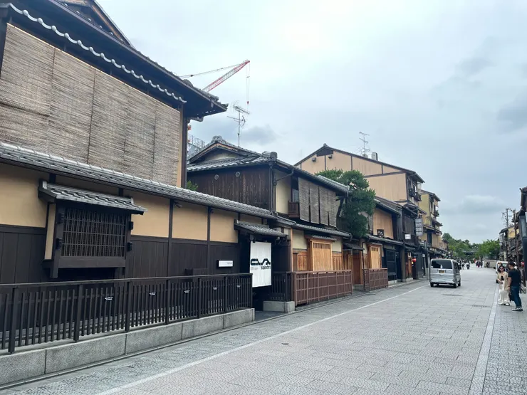 人少少的花見小路，但北邊的祇園其實人一樣很少。