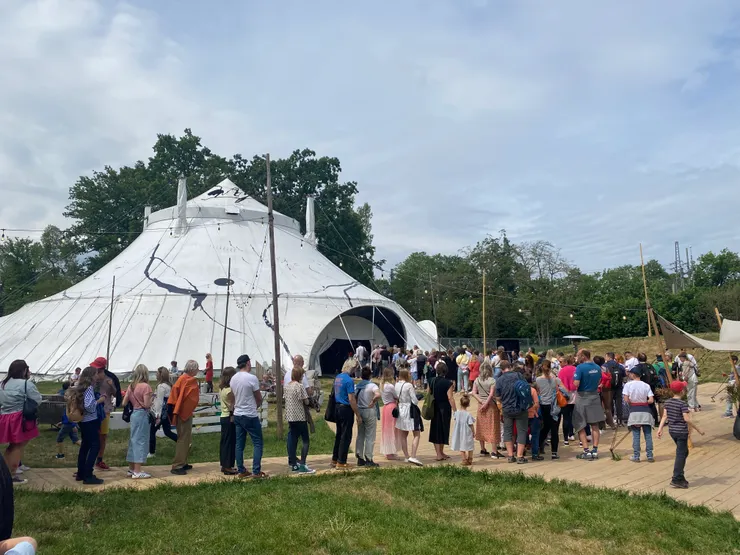 對馬戲團的想像就是要有帳篷