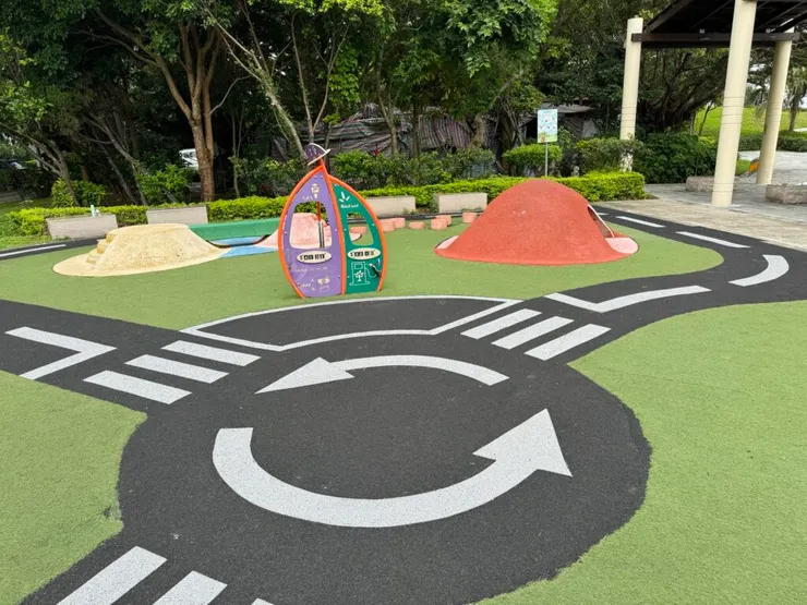 還有圓環可以繞圈圈