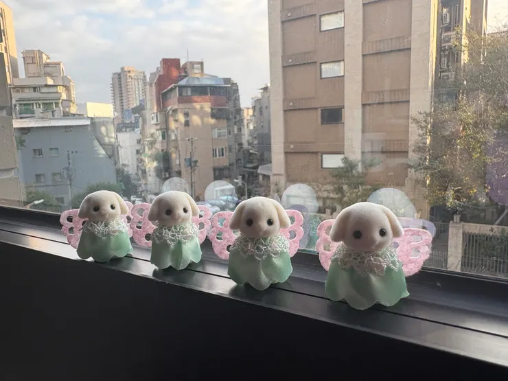 靜還說，我這樣排在一起很像邪教！哪有！明明就很可愛！