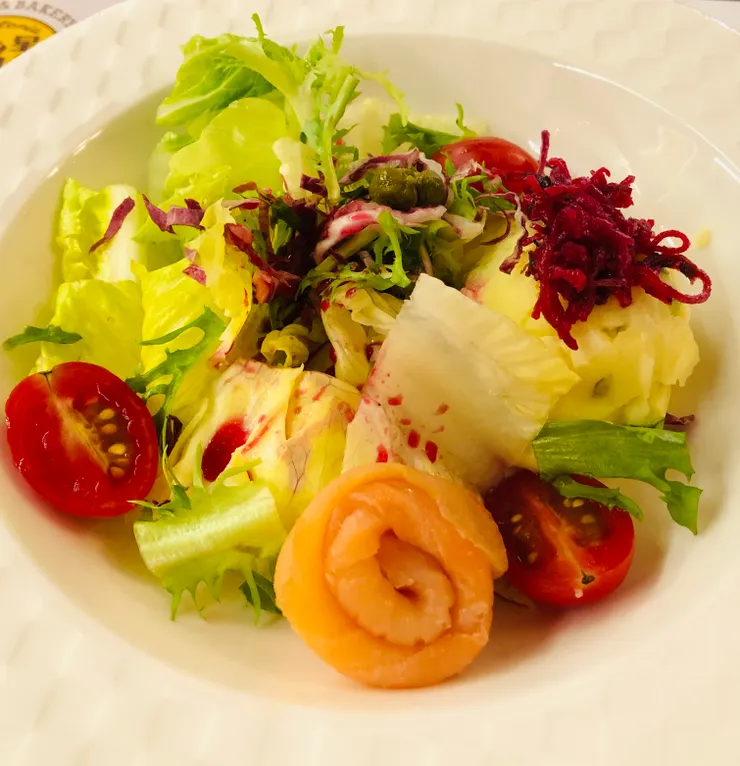 俄羅斯煙燻鮭魚沙拉