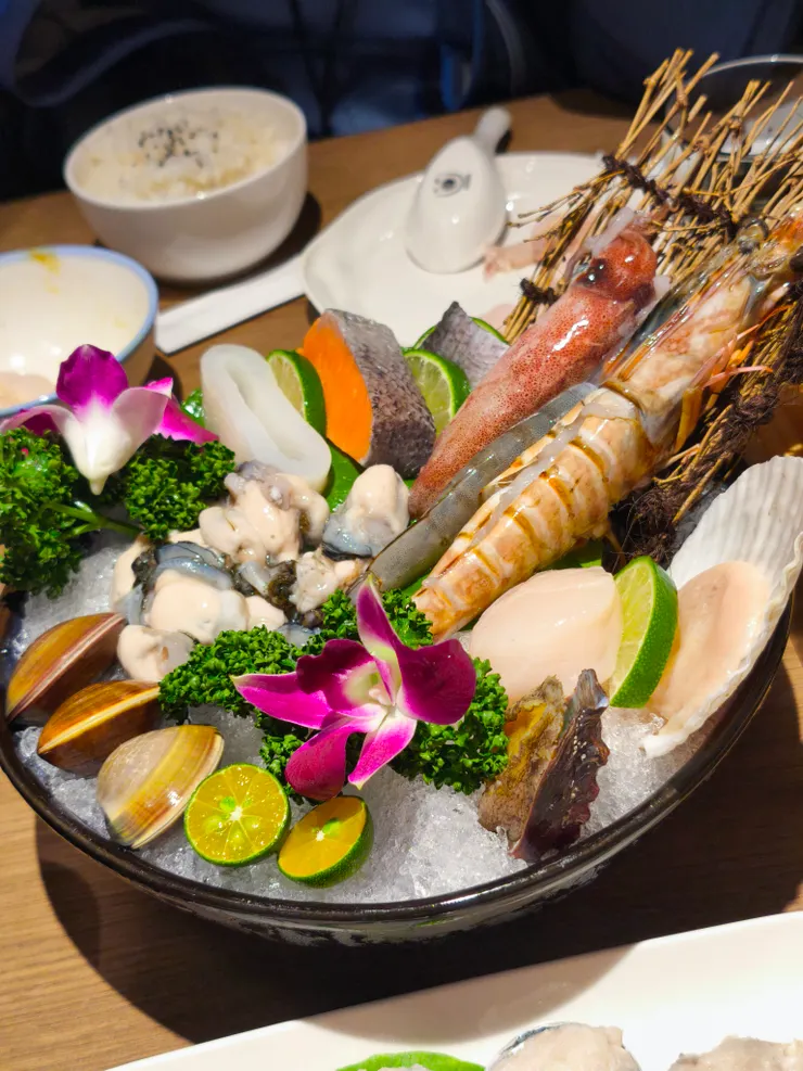星耀海鮮盛盒$698（海鮮都沒有腥味，很新鮮）