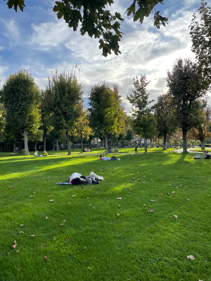 人民公園（好想也在這裡躺著耍廢一個下午