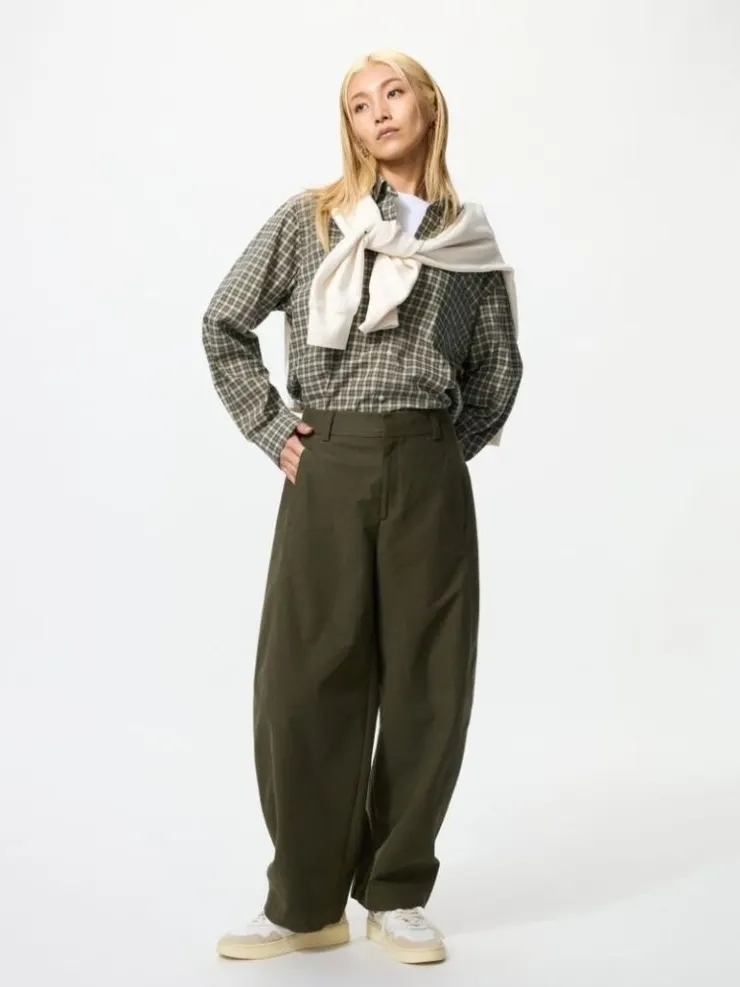 ▲483722 女裝繭型褲 NT$1,290 1003-1009期間限定價格 NT$990