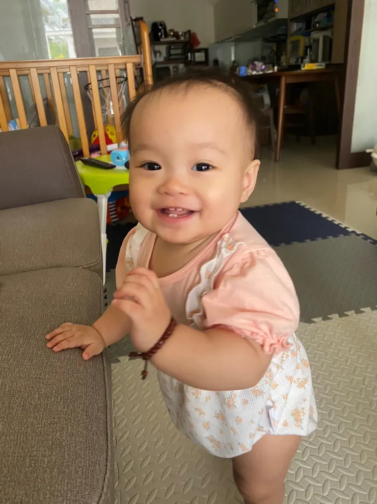 喝完能恩水解捏捏很滿足的寶寶～