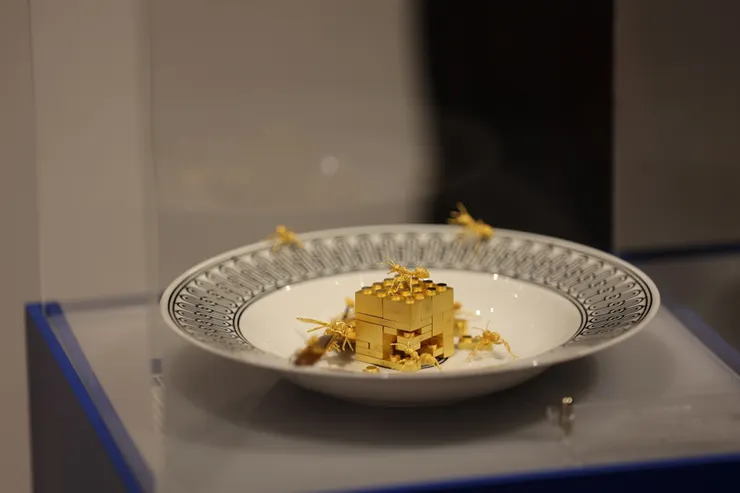 金工大師劉榮釗之精雕作品「小小的慾望」。(圖片提供: kim-a:黃金品牌提供)