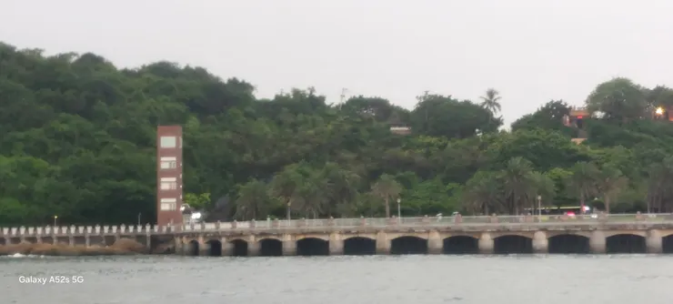 中山大學校門前