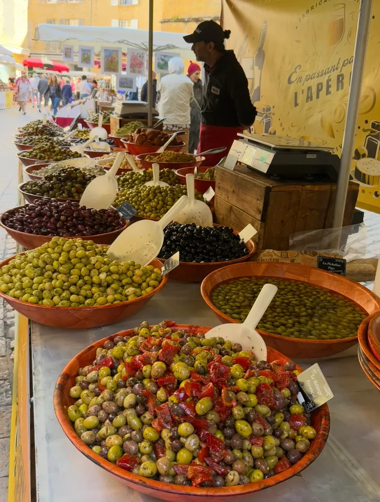 橄欖一定要試吃，不吃不知合不合口味