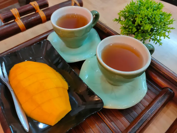 按摩完有芒果和薑母茶