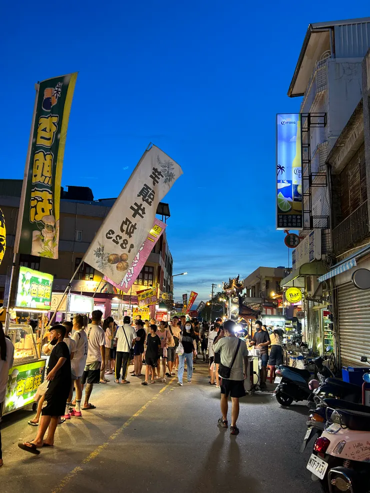 ⟨恆春夜市街景⟩