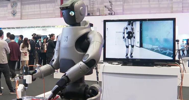 鴻海人型機器人｜圖片來源：唐人電視台