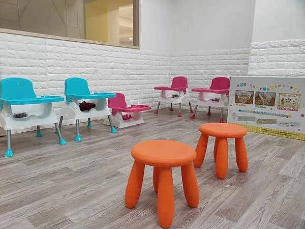 有許多教具準備給適齡的孩子們