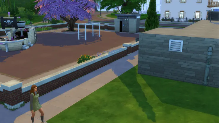 可能因為有通風窗,所以這個女人躲得遠遠的。