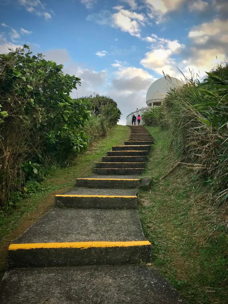 輕鬆好走的三貂角燈塔步道，盡頭就是燈塔園區