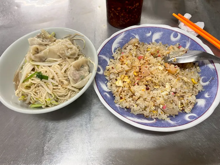 餛飩乾麵與炒飯