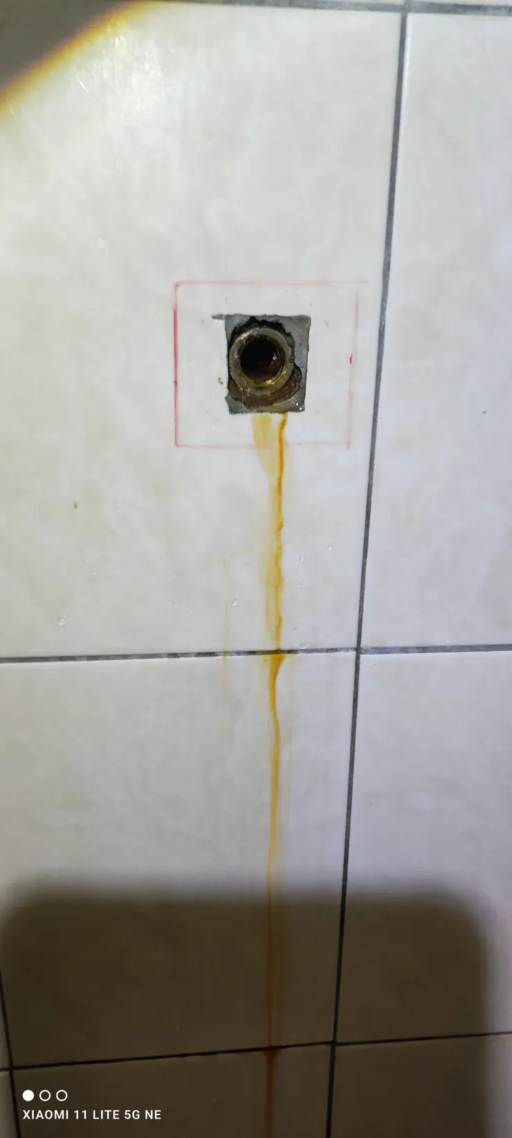 畫上切面，確認挖鑿範圍。