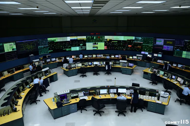 行控中心就像是捷運系統的大腦，負責突發事件的調度和列車營運