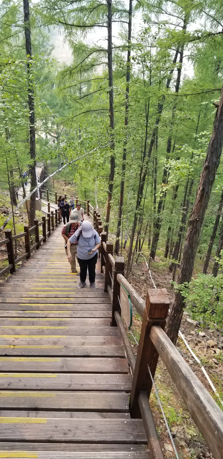 老爸老媽慢慢在走，感恩他們依然有體力