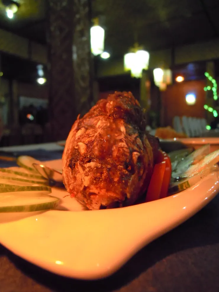 傳說中的Fried Whole Fish，側面看很好笑