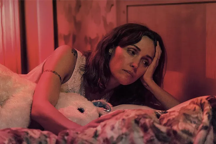 紅光漫射的視覺意象非常強烈