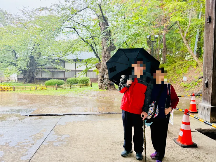 城門下躲雨