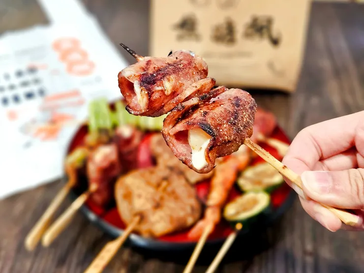 圖說：焦糖楓推出新品「旺萊芝心卷」迎接春天到來，清新的鳳梨搭配莫札瑞拉起司，鹹甜多汁、豐富口感，為春意乍現的時節，獻上獨特風味。（資料來源：焦糖楓）