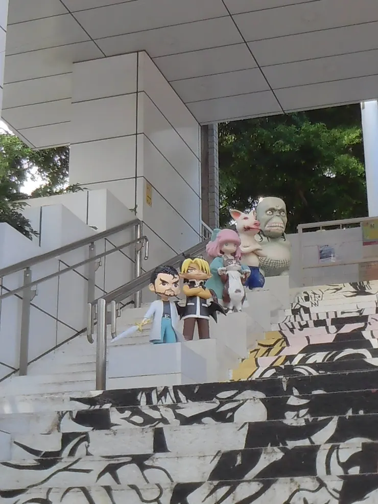 不好意思，我真的沒一個叫得出名字...從低處往上拍因為我畏高，實在不敢爬這條樓梯。